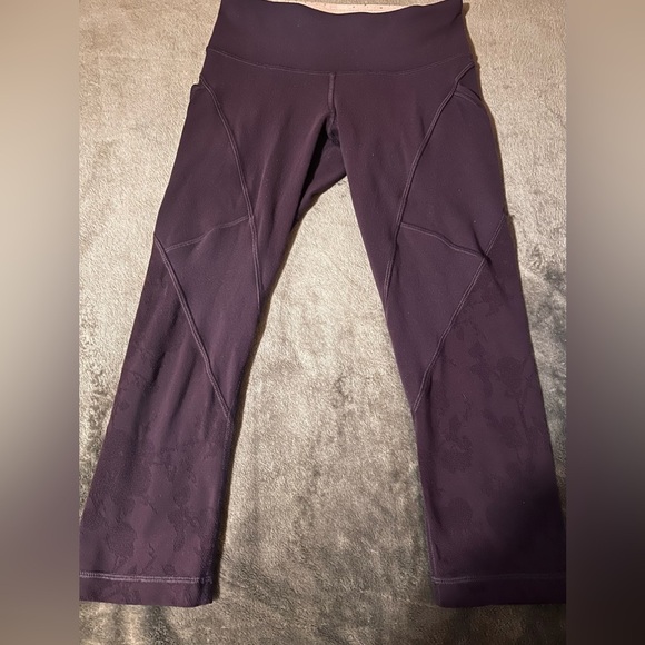 Lululemon crop leggings purple floral size 4 - Picture 1 of 4